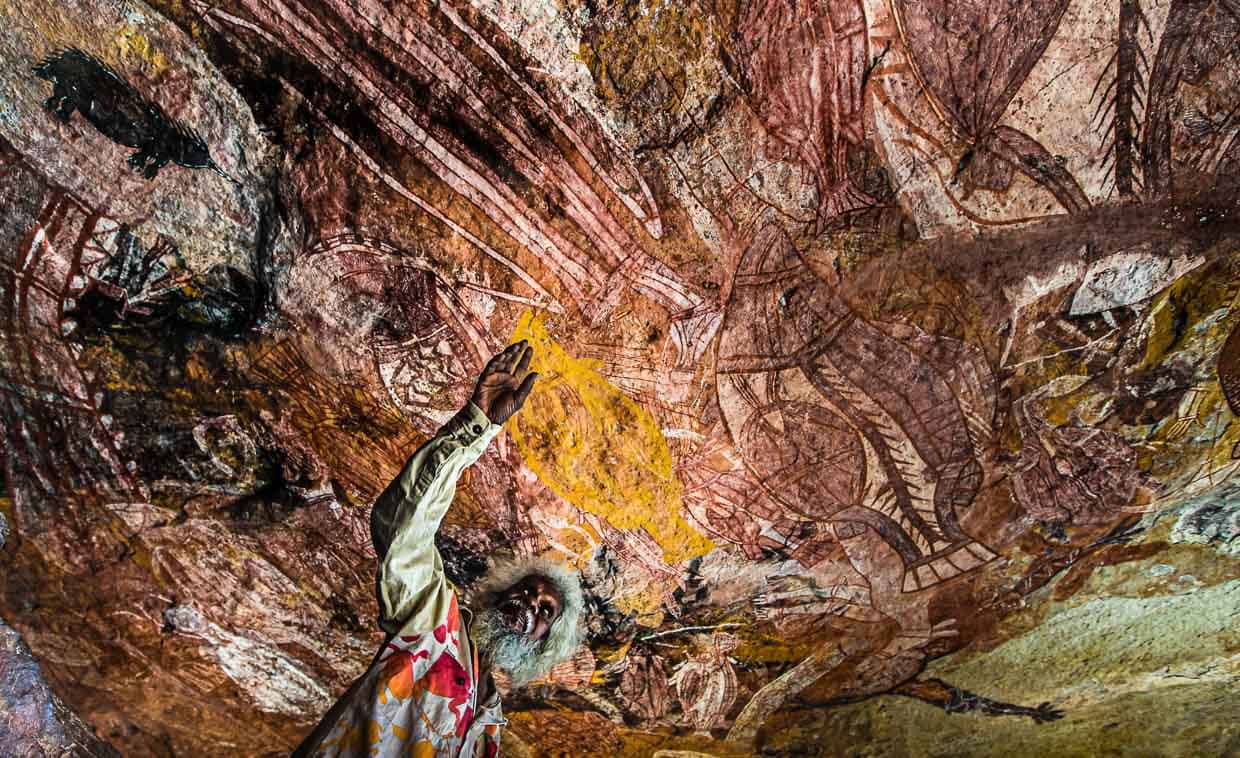 Long Tom Dreaming - El guía Thommo (nombre cambiado) explica el arte aborigen de 20.000 años de antigüedad de sus antepasados / © Foto: Georg Berg