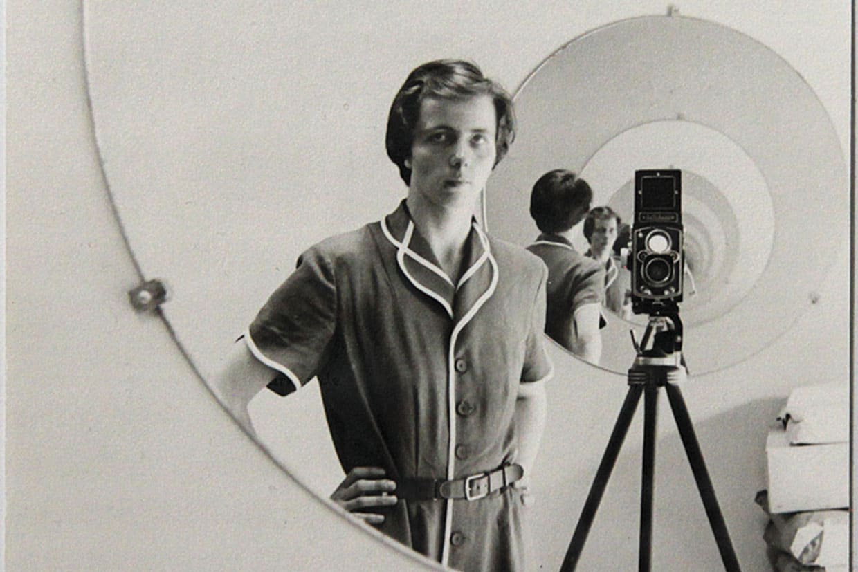 Autorretrato en espejo redondo © Vivian Maier, Cortesía del Estate of Vivian Maier