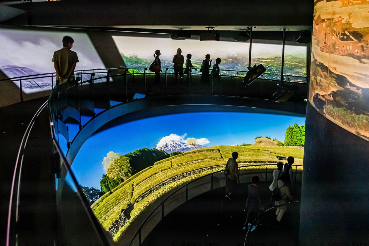 Der virtuelle Aufstieg. Auf über 3.000 Quadratmetern dreht sich im Mount Fuji World Heritage Centre in Fujinomiya alles um den Heiligen Berg Japans / © Foto: Georg Berg