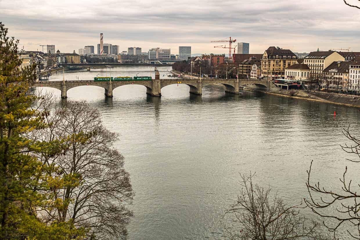 Als erste Brücke über den Rhein stellt die Mittlere Brücke seit dem Jahr 1225 ein wichtiges Verbindungsglied für den Nord-Süd-Handel dar / © Foto: Georg Berg