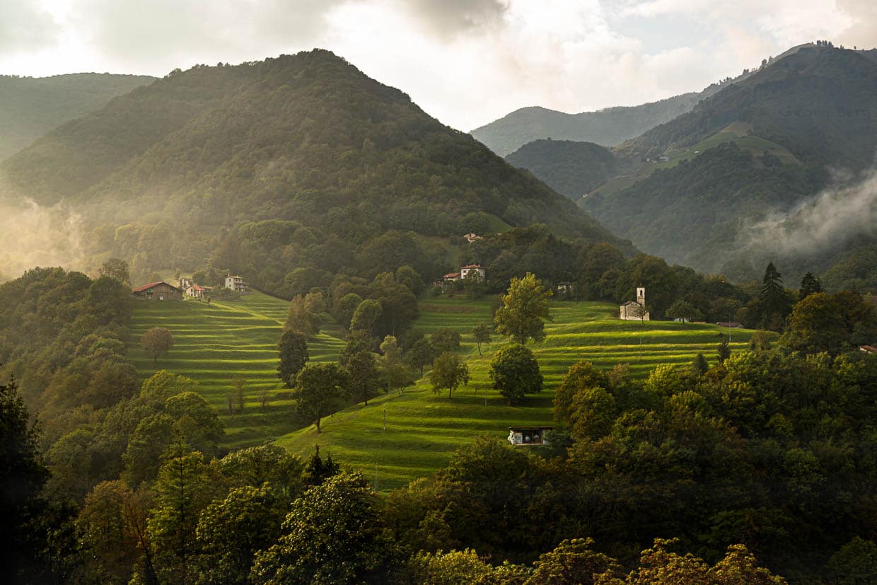 Das grüne Muggiotal im Tessin. Eine Schweizer Kulturlandschaft wie im Märchen / © Foto: Georg Berg