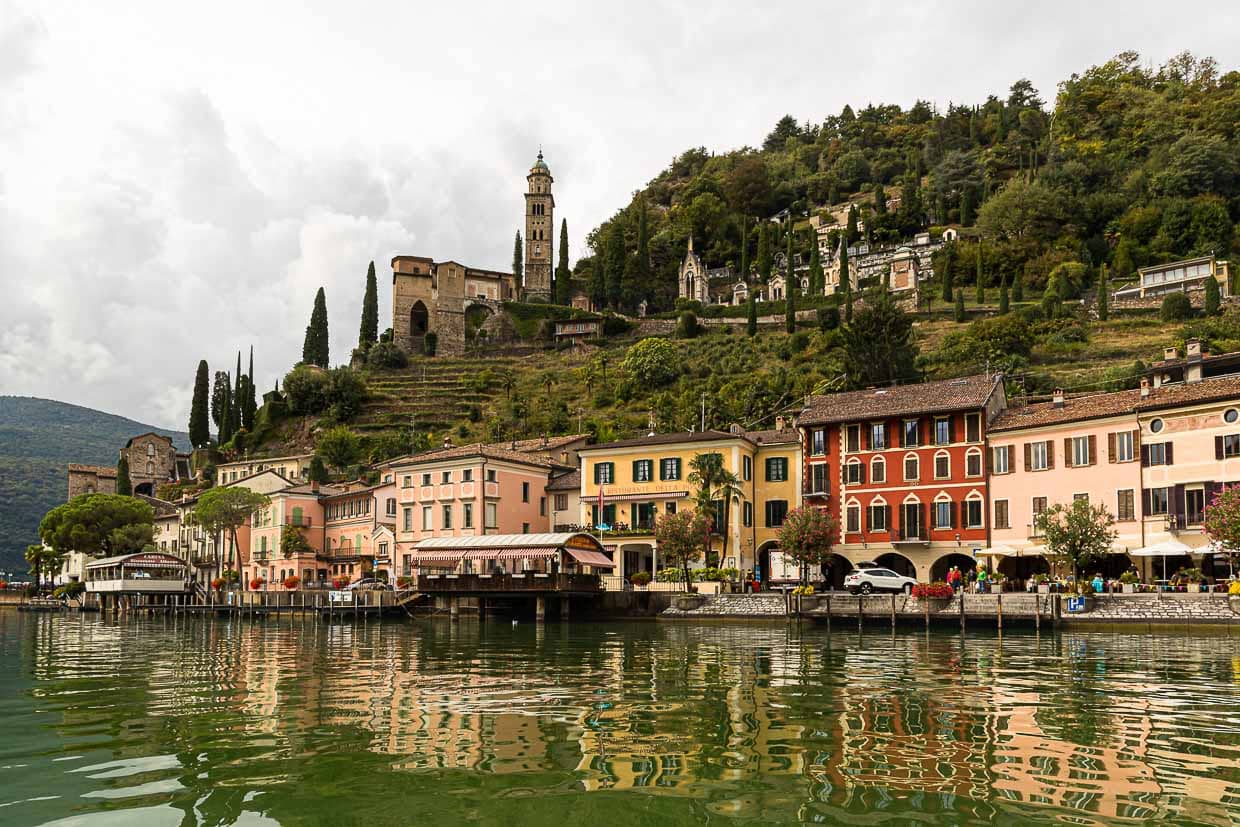 Im Tessin fahren Rennradfahrer gerne die Strecken entlang der Seeufer und durch malerische Orte wie Morcote am Lago Lugano / © Foto: Georg Berg