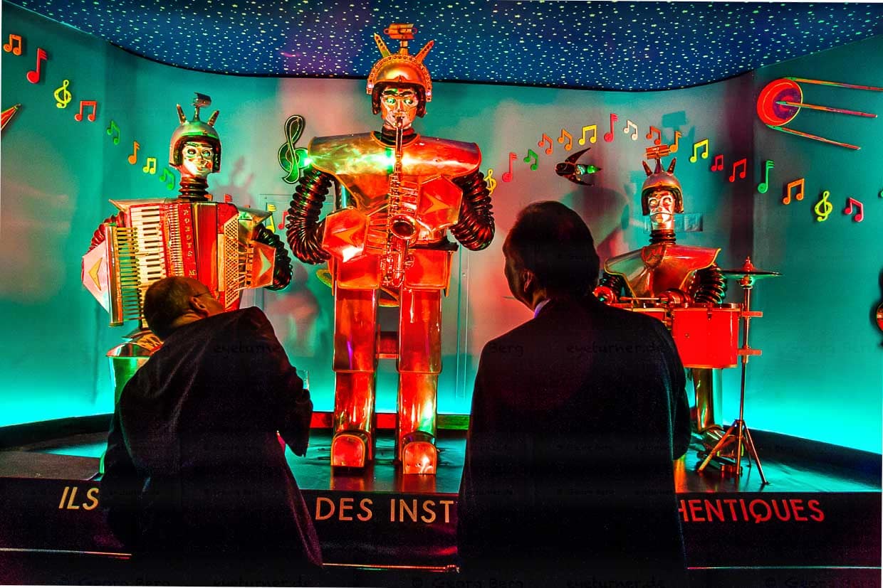 Robots Music ist eine Kunstinstallation mit echten Instrumenten