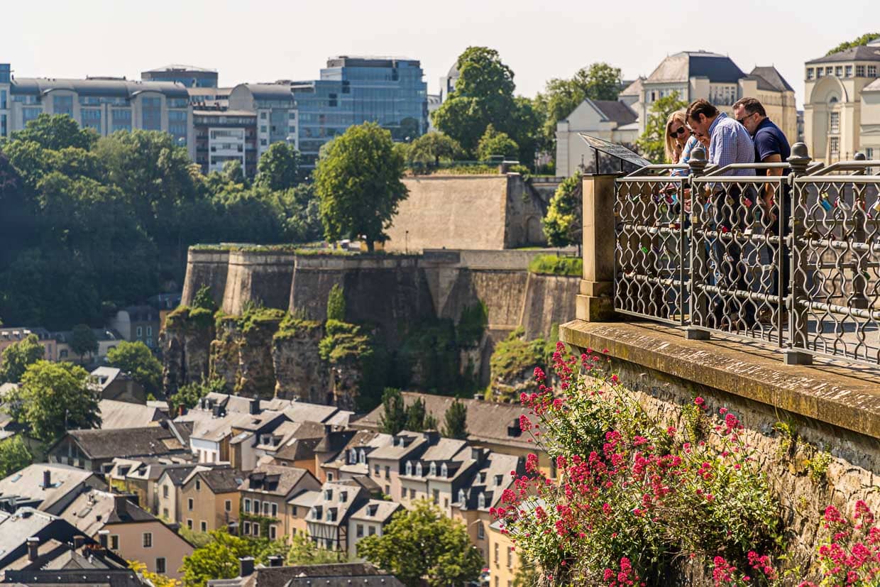 Der Bockfelsen ist die Wiege der Stadt Luxemburg. Der Felsvorsprung, der dreiseitig von den tiefen Tälern der Alzette umflossen wird, wurde ab dem Jahr 963 zur Festungsanlage ausgebaut / © Foto: Georg Berg