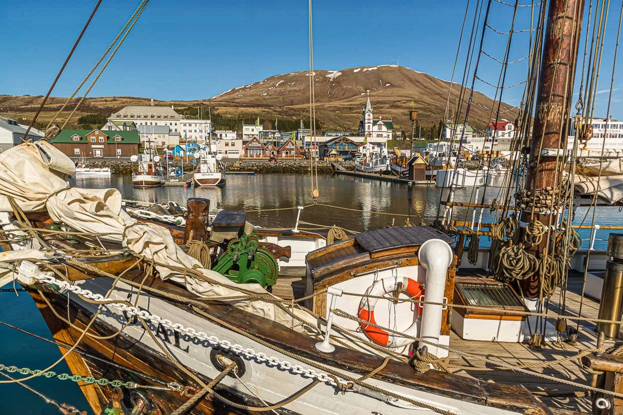 Die Opal ist ein Zweimast-Schoner. Das Segelschiff wird vom Heimathafen Húsavík aus zur touristischen Walbeobachtung eingesetzt / © Foto: Georg Berg