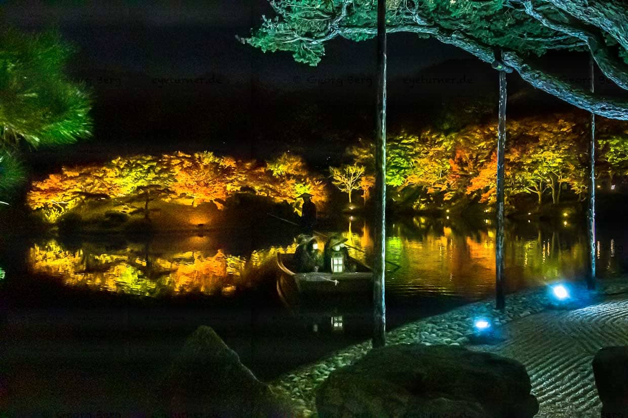 Ritsurin Park in Takamatsu. Im Herbst wird die Laubverfärbung mit einem Lichterfest gefeiert. / © Foto: Georg Berg
