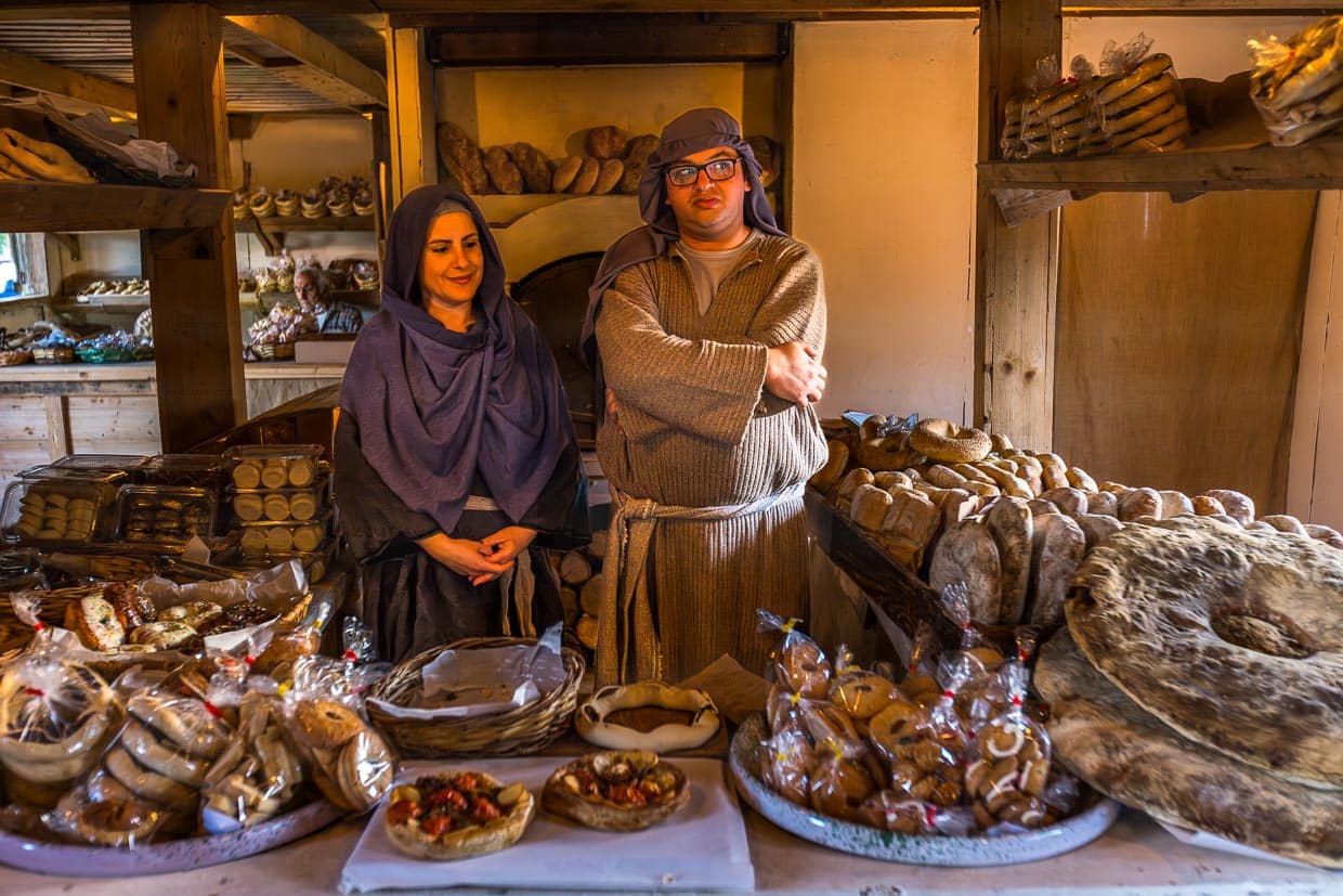 Bäcker mit Frau im Bethlehem Dorf Għajnsielem auf Gozo. Live-Krippenspiel seit 2008. Maltesische Folklore verbindet sich mit der Tradition der maltesischen Krippe (Presepju) / © Foto: Georg Berg