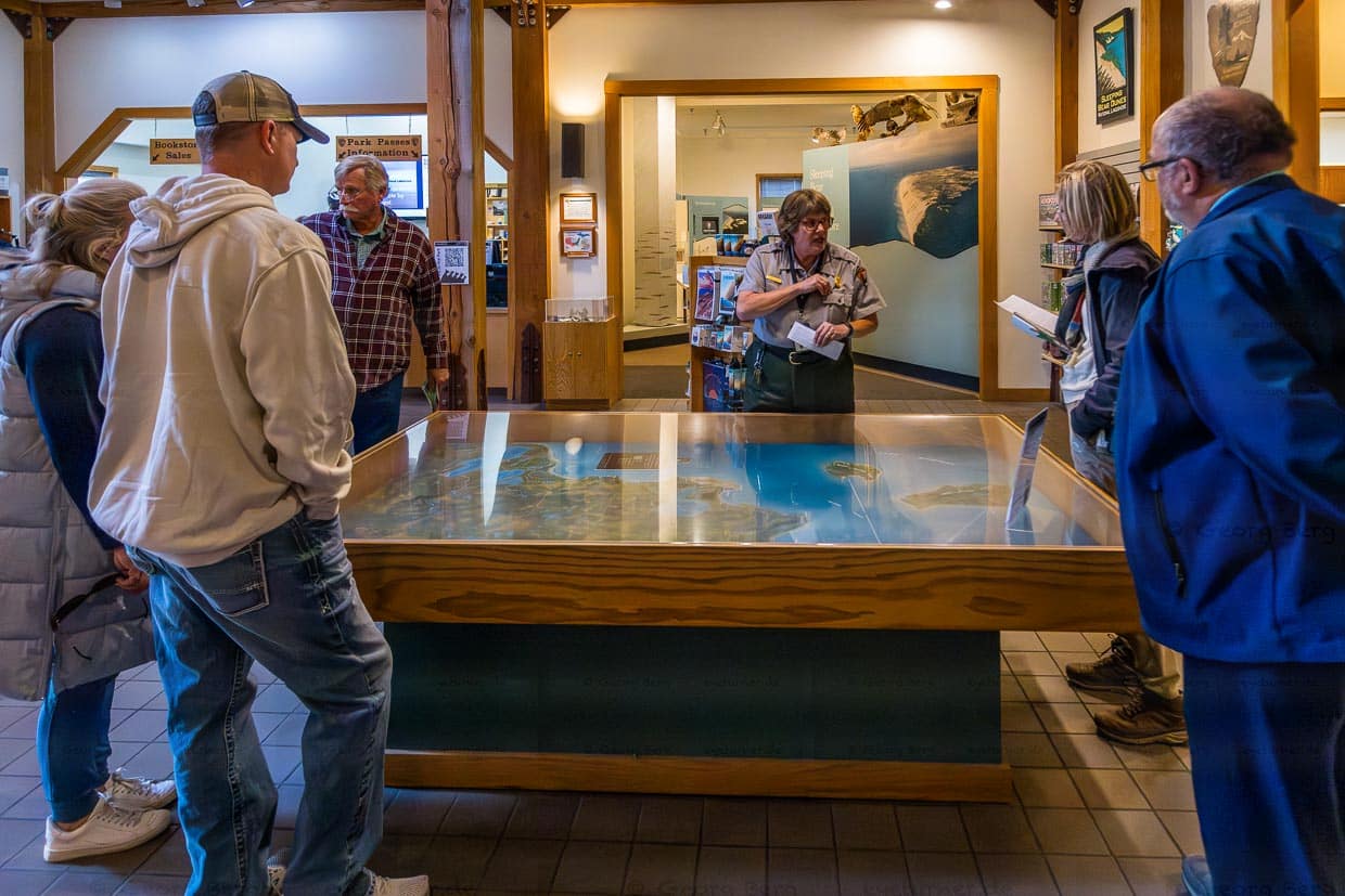 Das Besucherzentrum Sleeping Bear Dunes National Lakeshore ist täglich geöffnet und bietet Ausstellungen zu Natur und Geschichte. Ranger geben Auskunft  / © Foto: Georg Berg