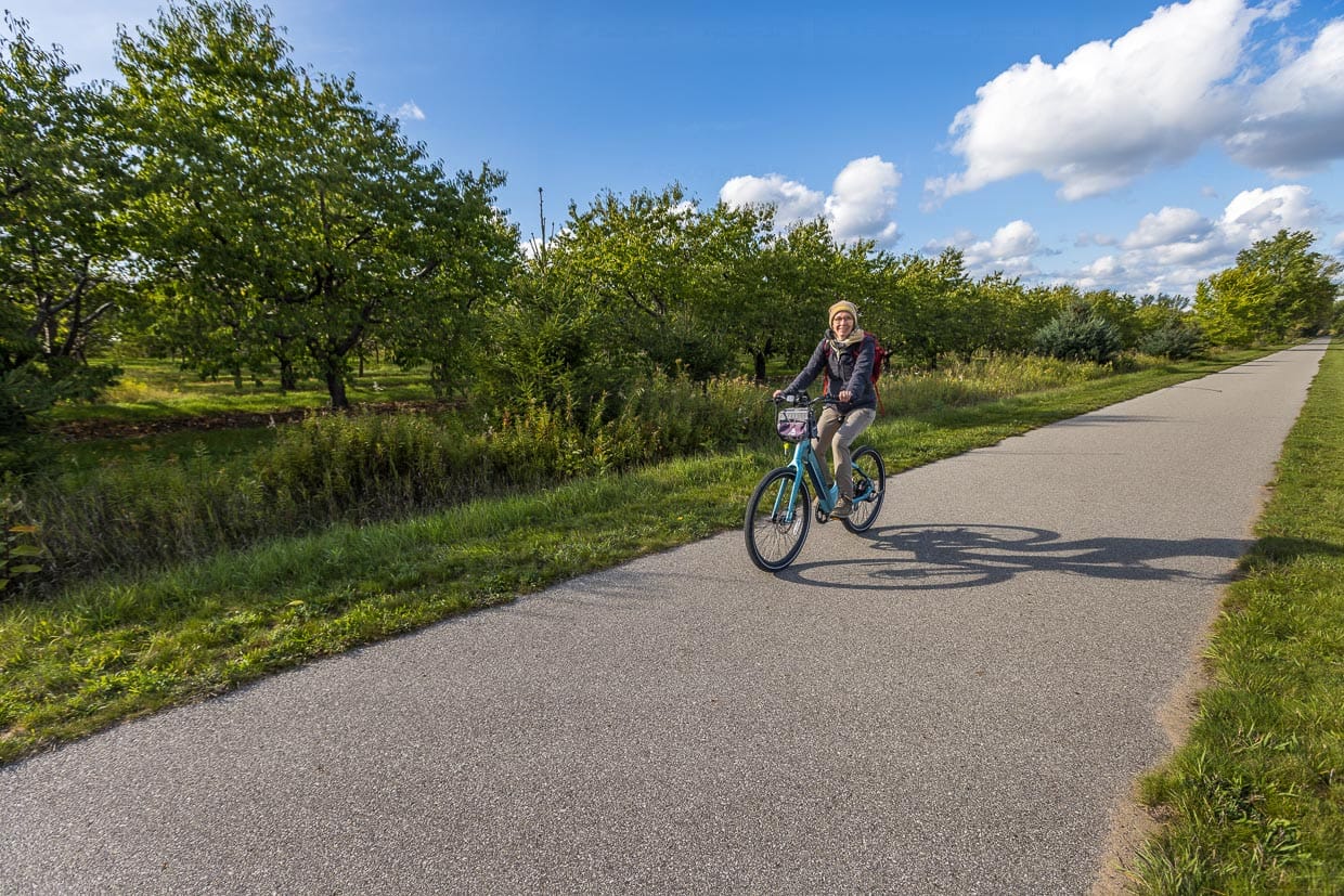 Fahrradtour auf dem Leelanau Trail. Der 27 km lange Freizeitweg an der Westseite von Traverse City bis nach Suttons Bay ist Teil der U.S. Bicycle Route 35 / © Foto: Georg Berg
