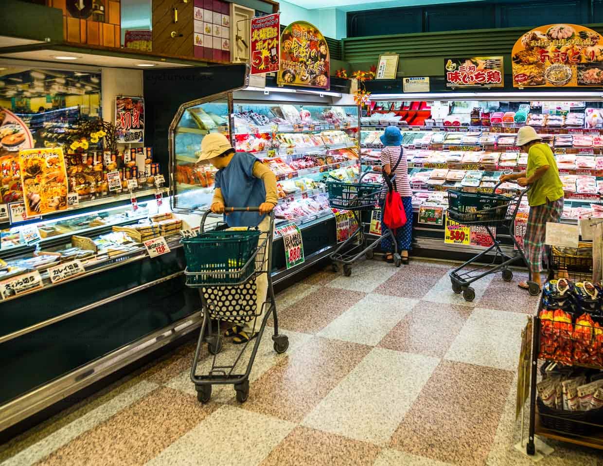 Bentos in Hülle und Fülle gibt es heute in jedem Supermarkt und auch in den kleinen rund um die Uhr geöffneten Konbinis / © Foto: Georg Berg